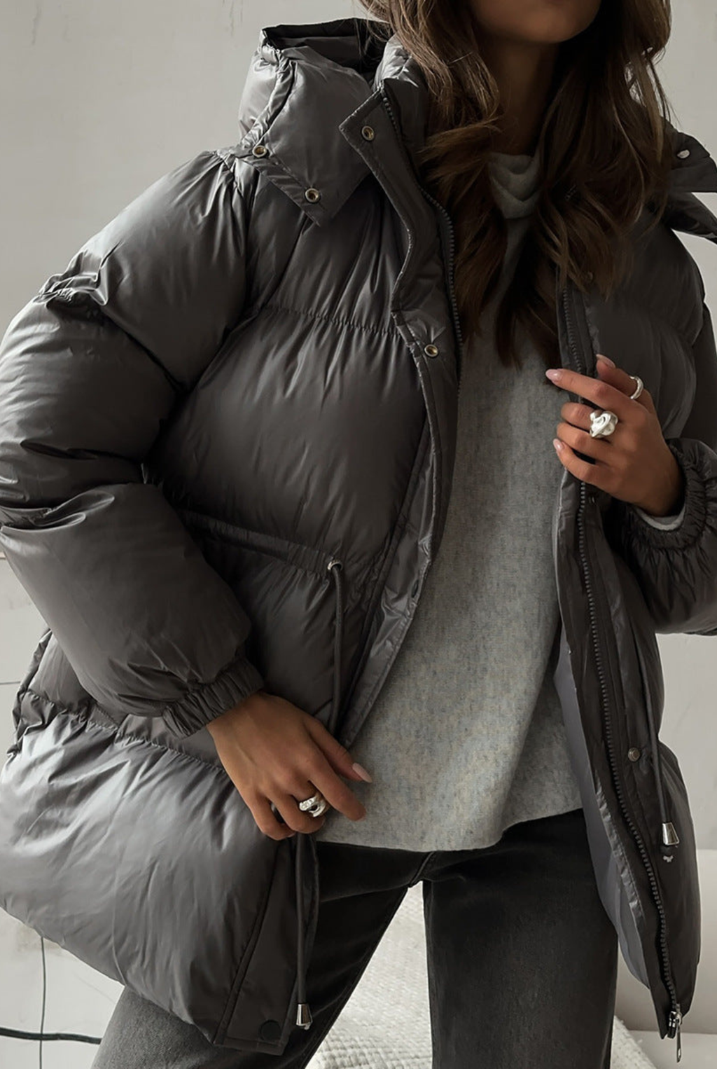 Ilga pūsta striukė su gobtuvu