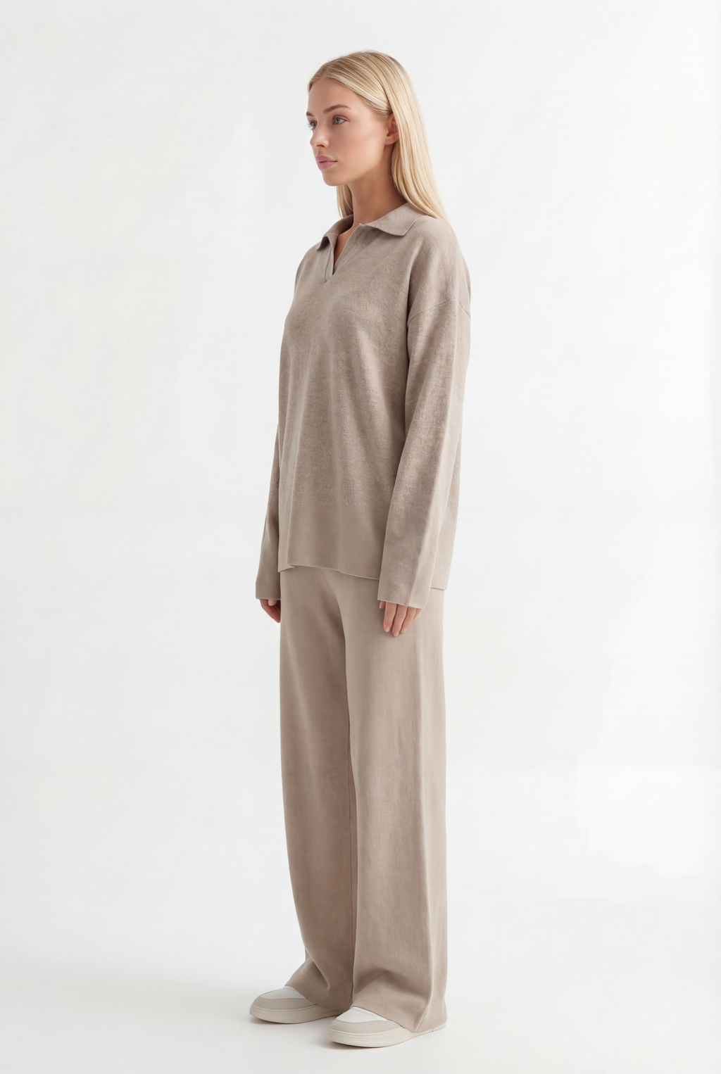 Tiesaus kirpimo megztas kostiumėlis