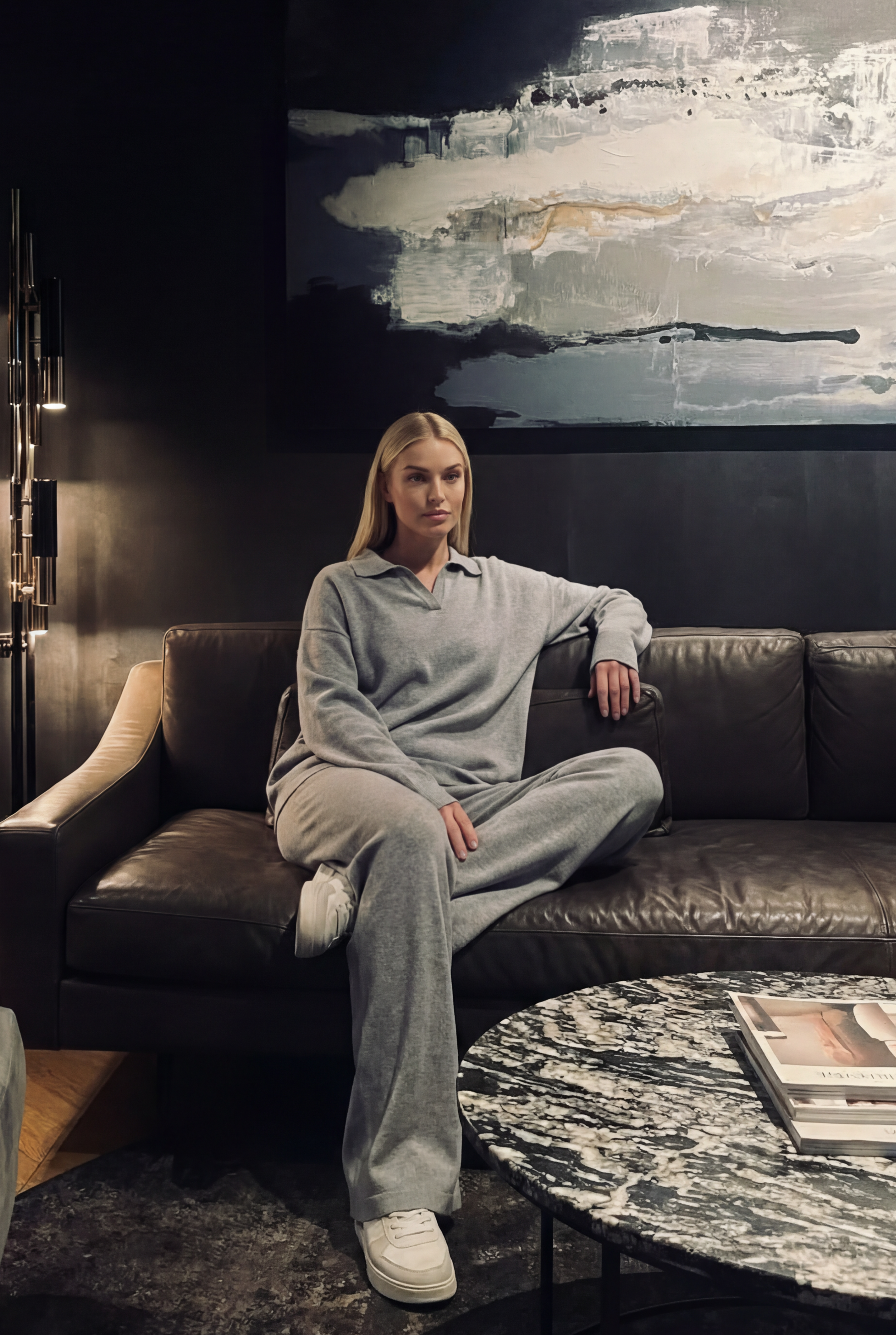 Tiesaus kirpimo megztas kostiumėlis