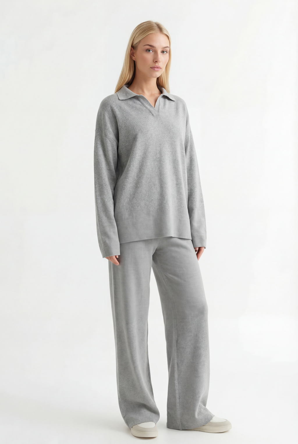 Tiesaus kirpimo megztas kostiumėlis