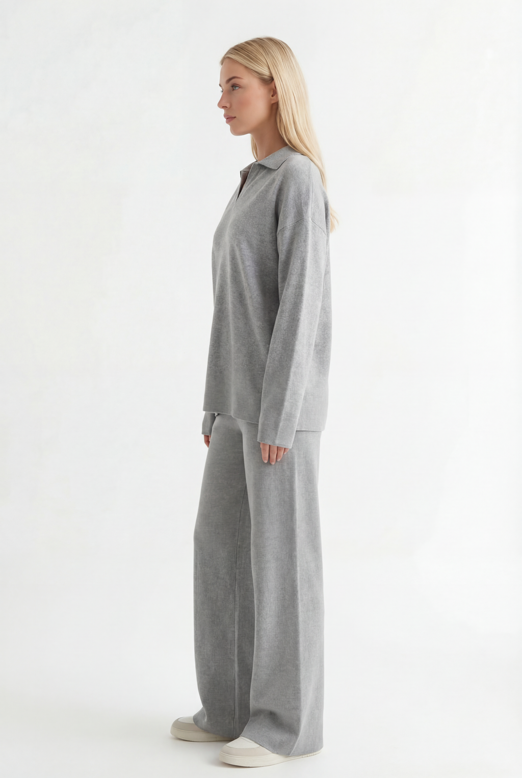 Tiesaus kirpimo megztas kostiumėlis