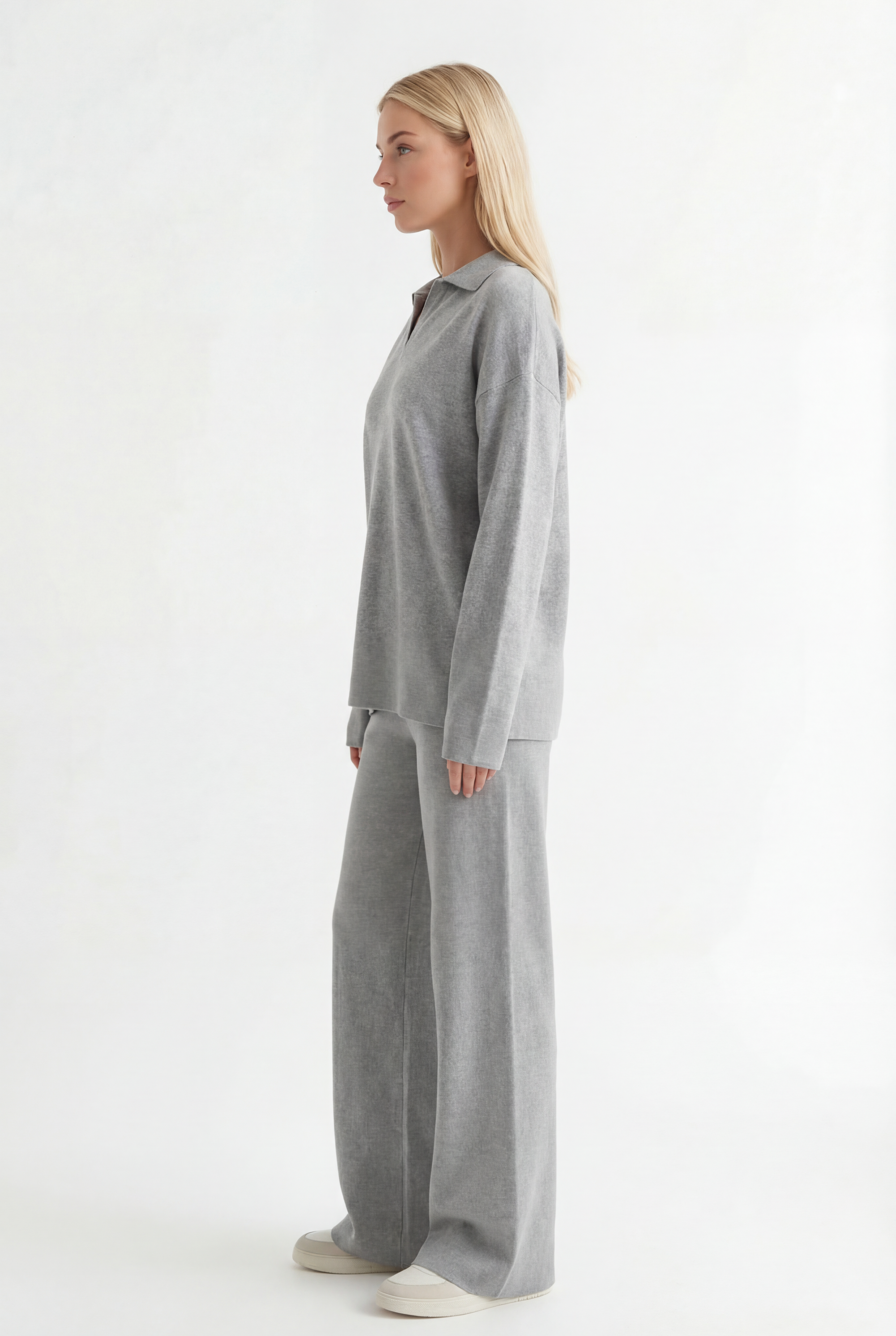 Tiesaus kirpimo megztas kostiumėlis