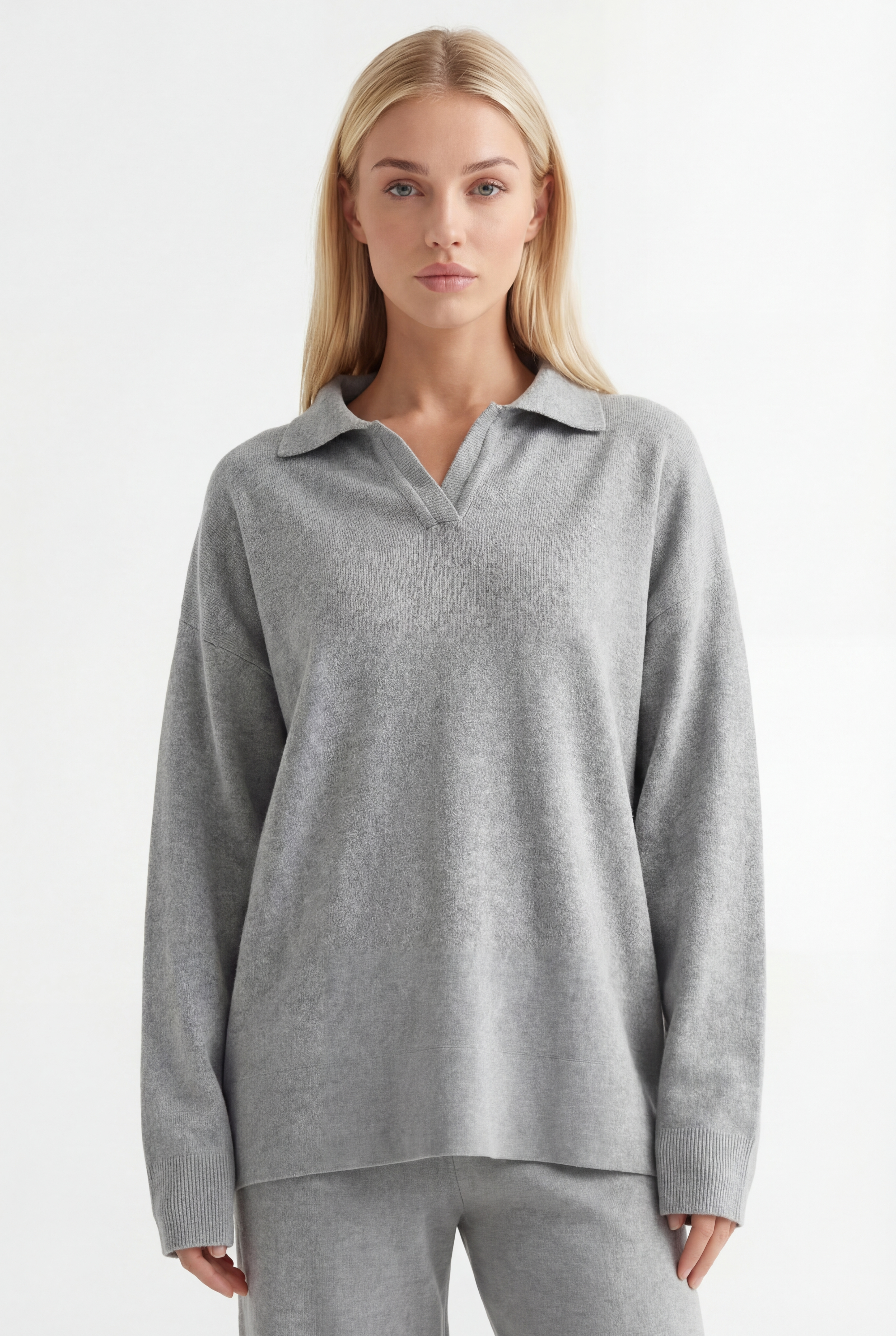 Tiesaus kirpimo megztas kostiumėlis