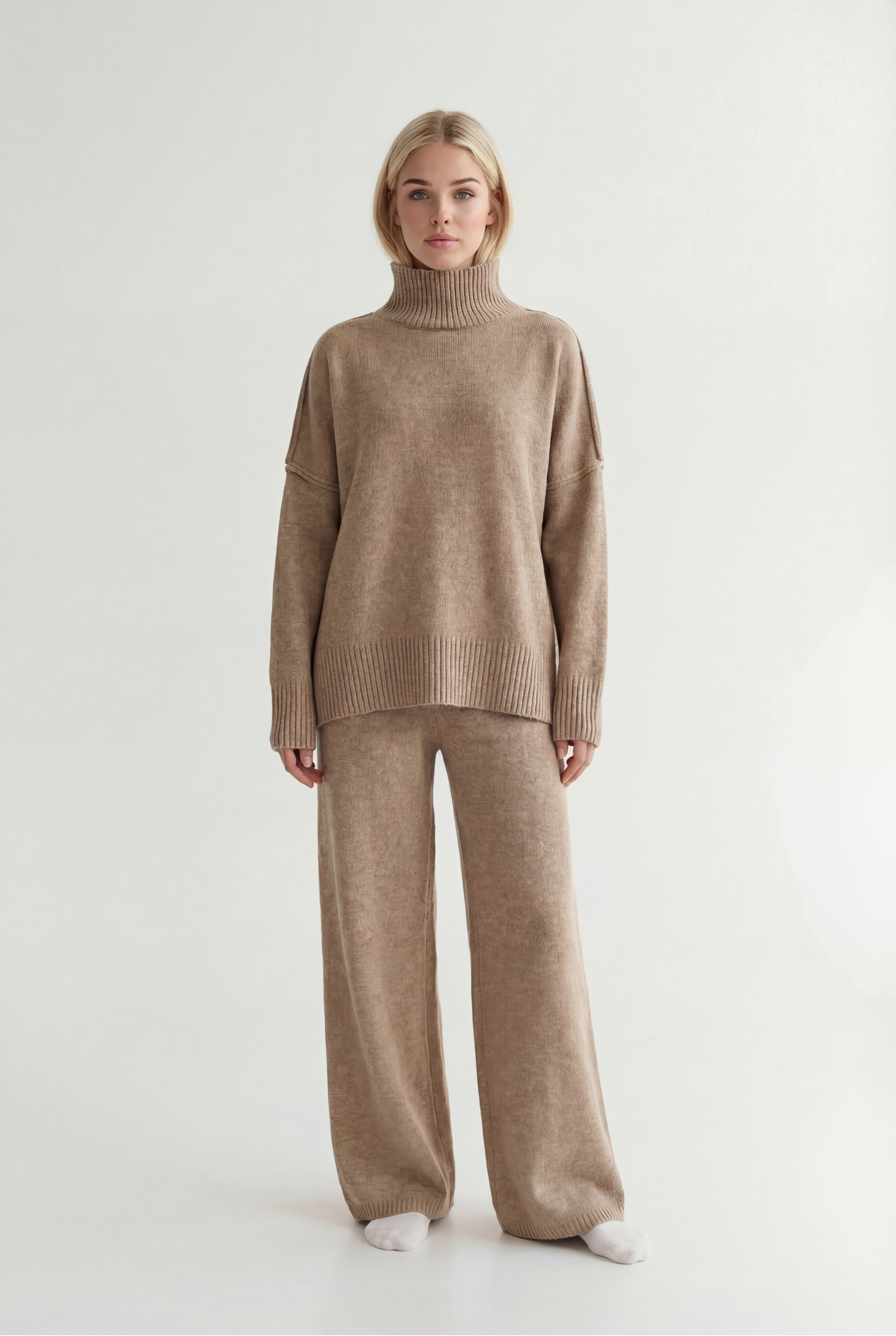 Megztas dviejų dalių komplektas su golfu