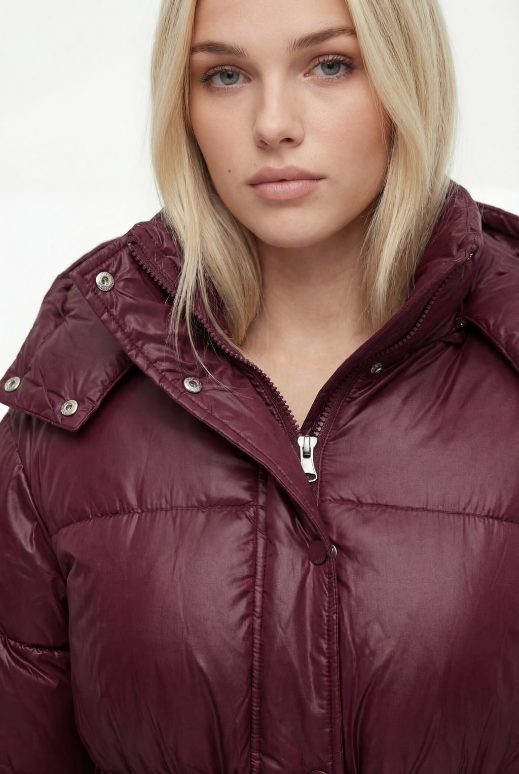 Ilga pūsta striukė su gobtuvu