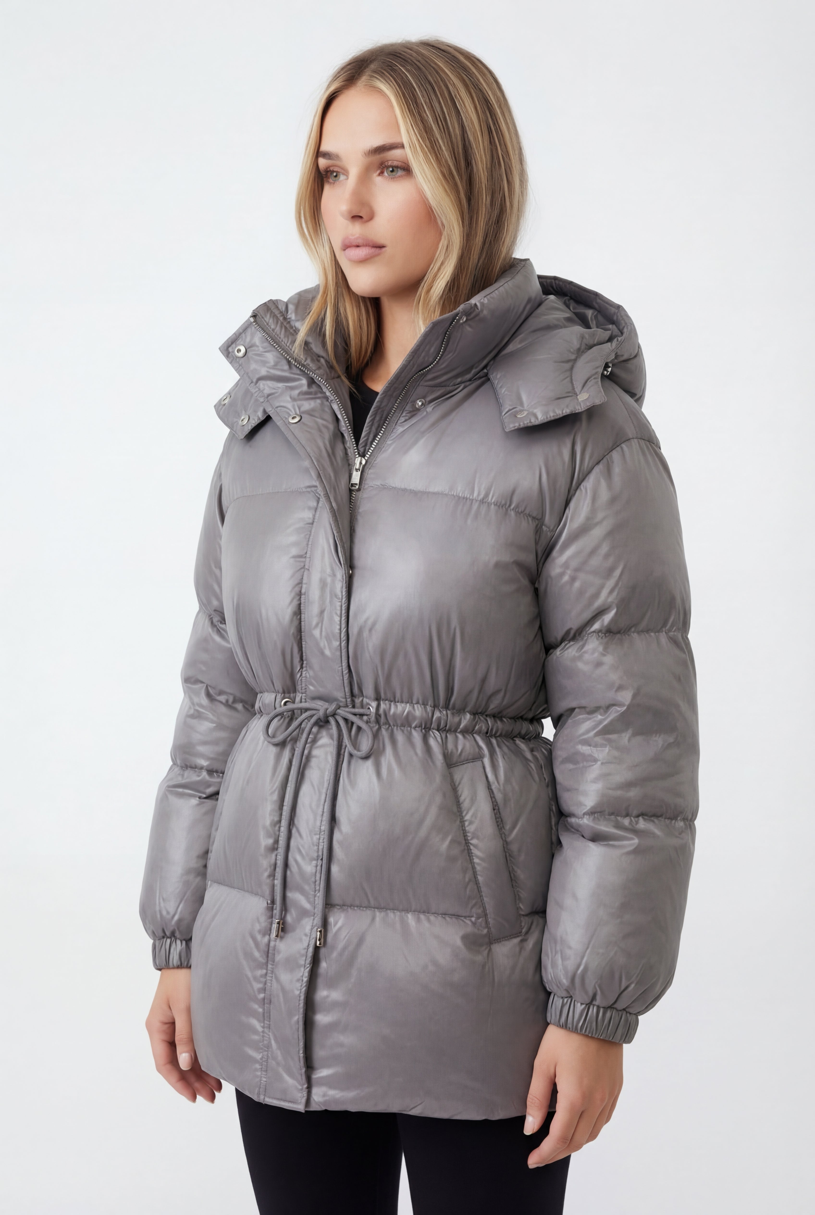 Ilga pūsta striukė su gobtuvu