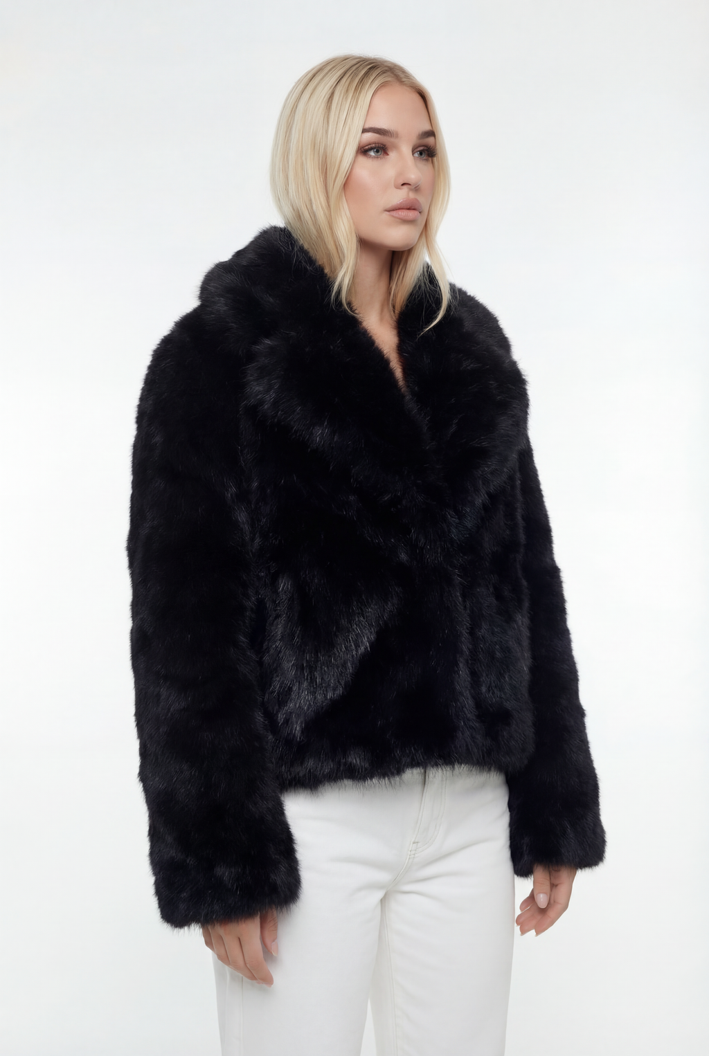 Trumpas dirbtinio kailio paltas