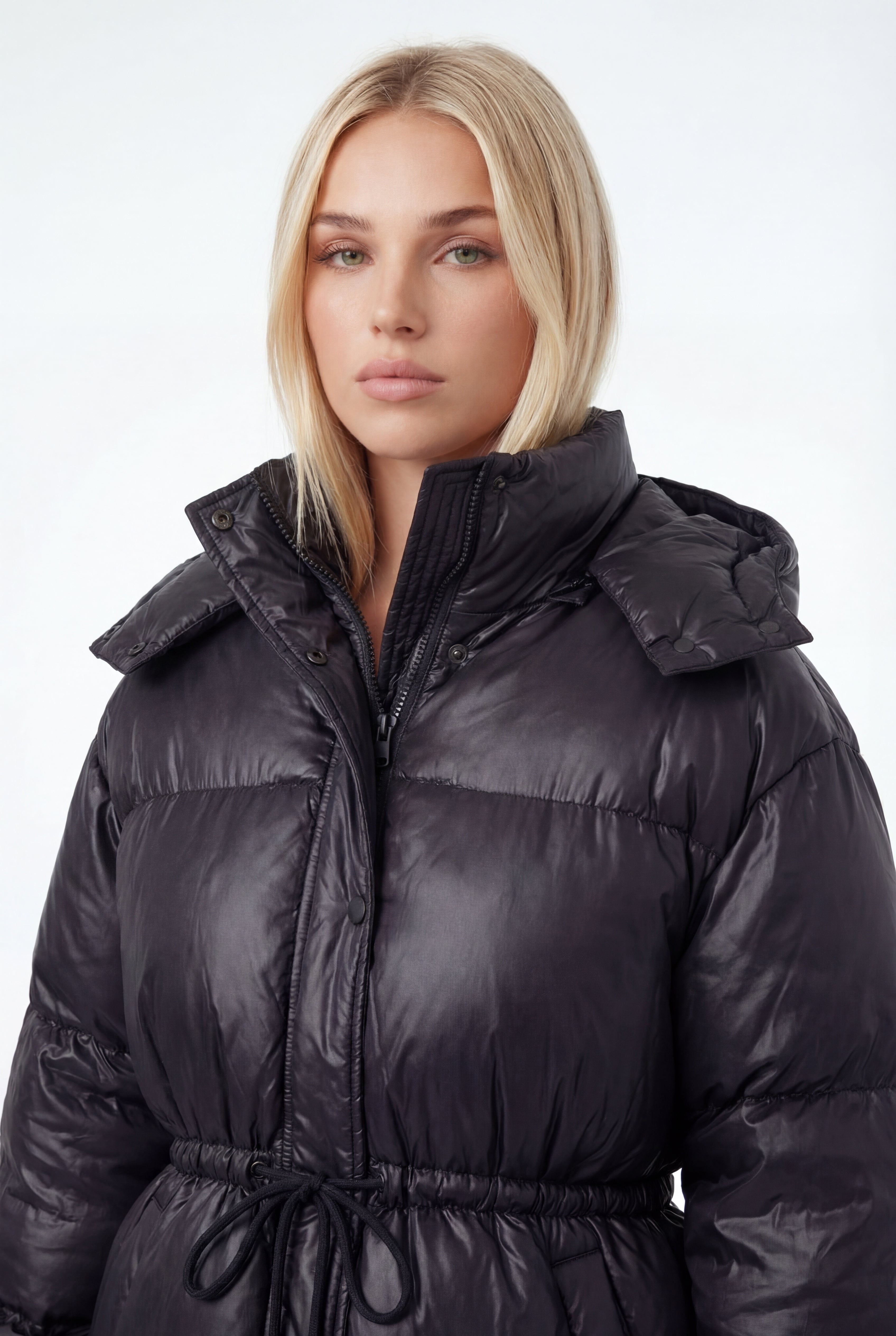 Ilga pūsta striukė su gobtuvu