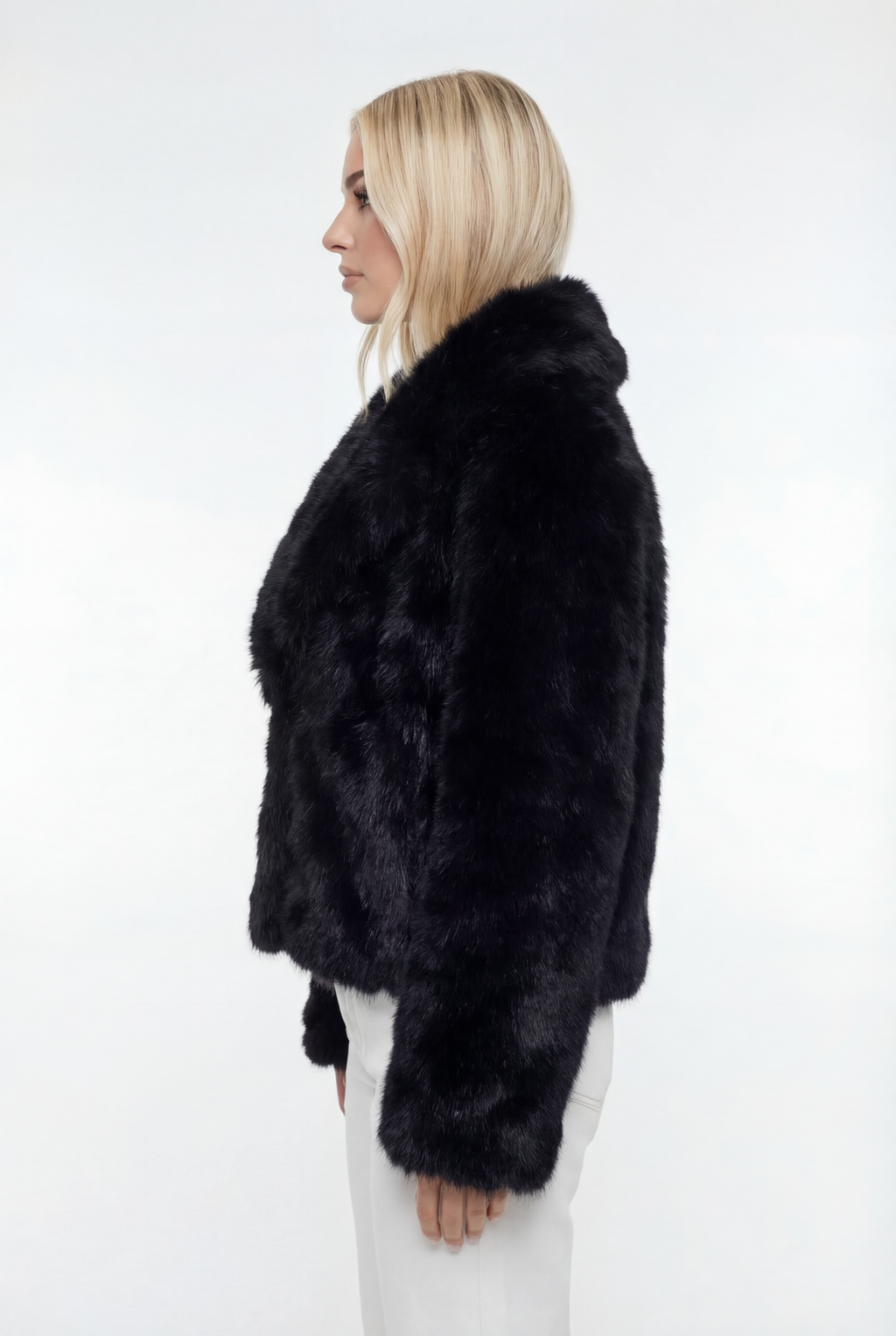 Trumpas dirbtinio kailio paltas