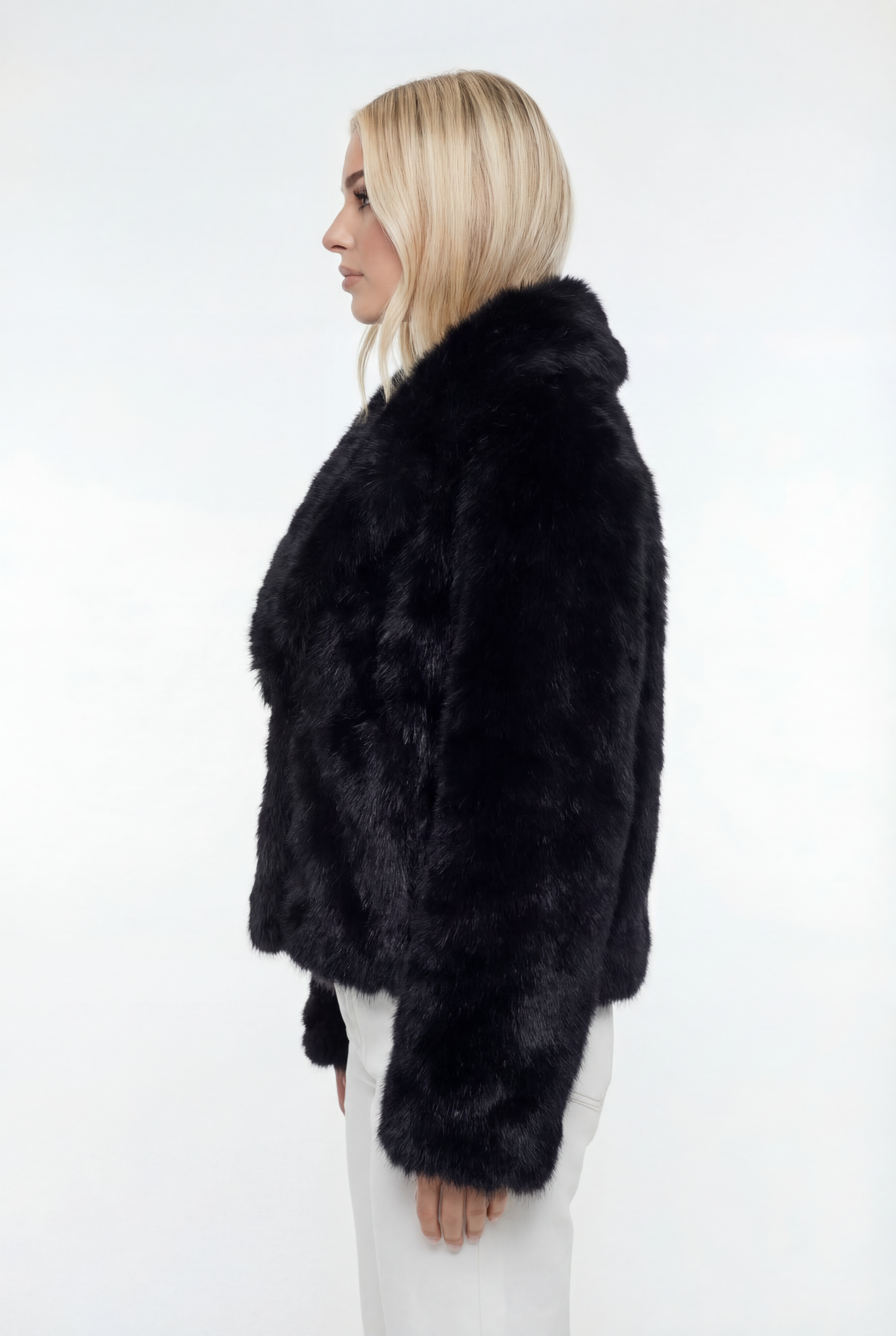 Trumpas dirbtinio kailio paltas