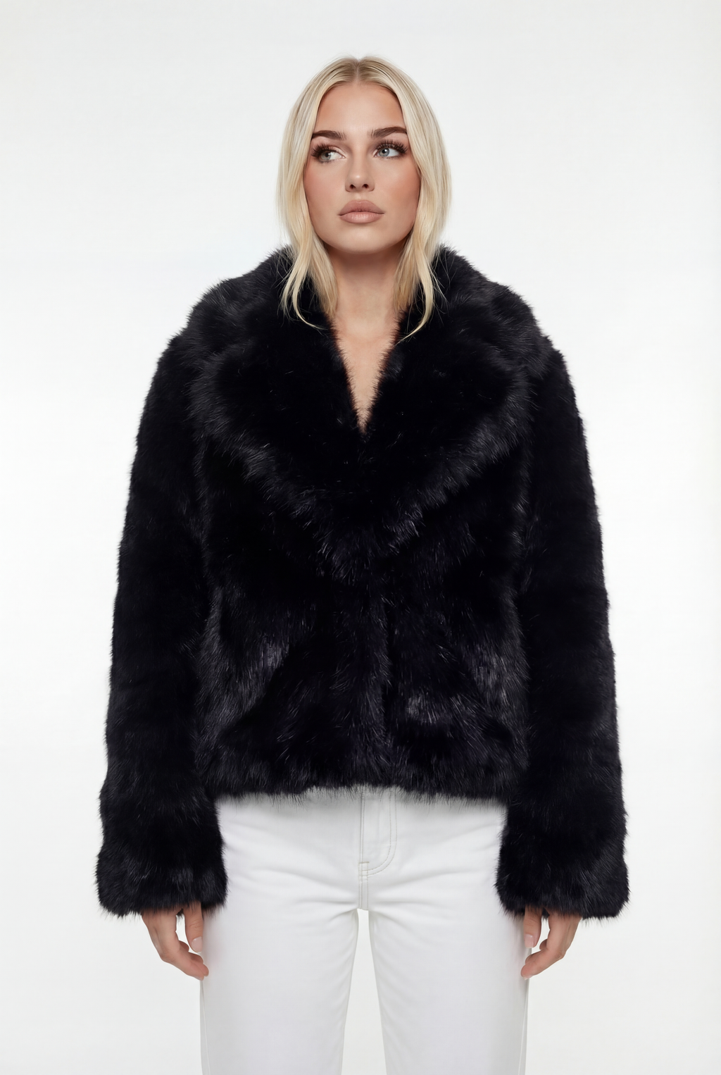 Trumpas dirbtinio kailio paltas