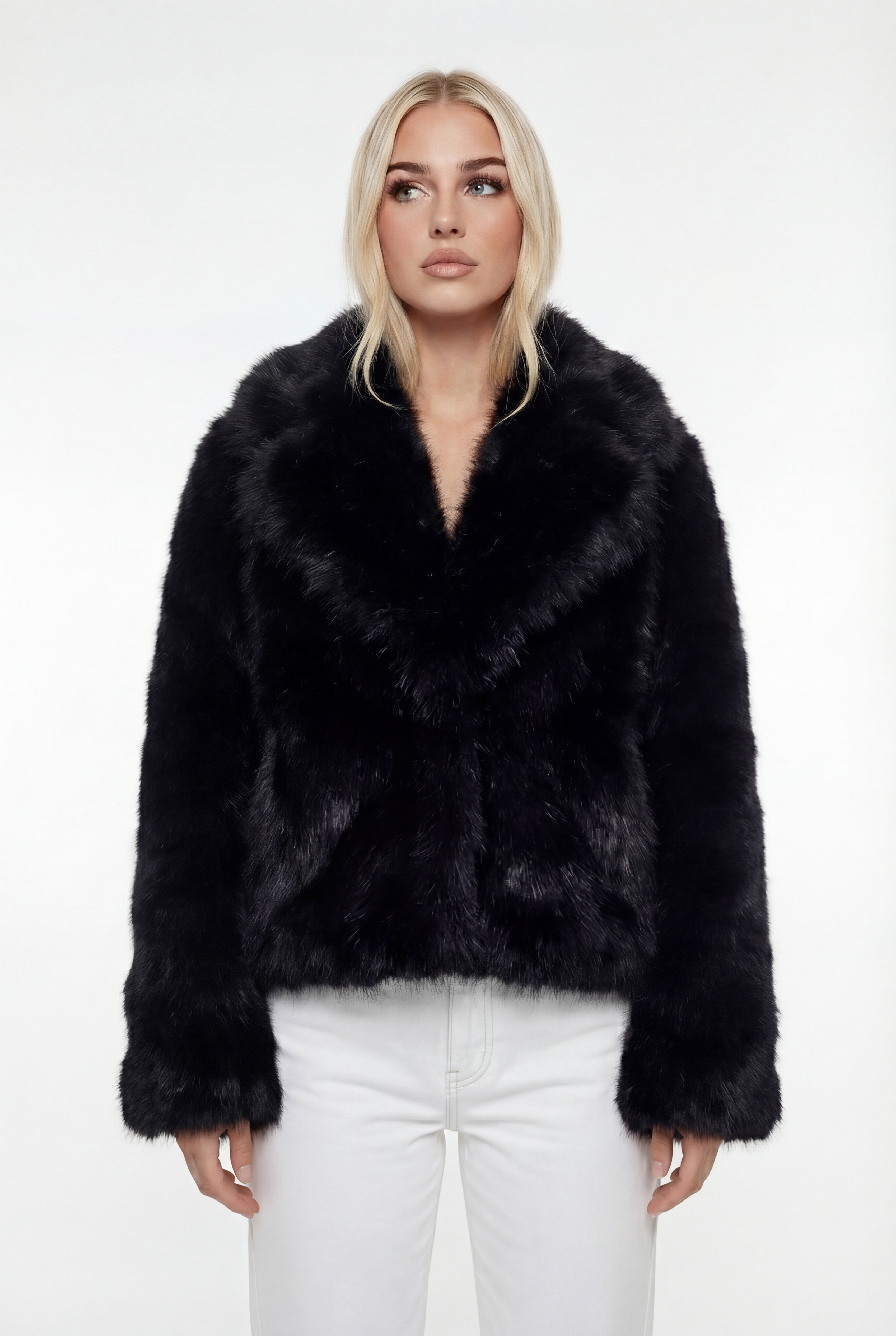 Trumpas dirbtinio kailio paltas