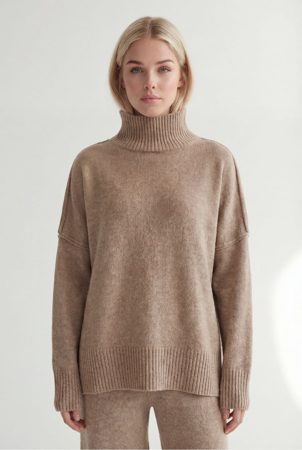 Megztas dviejų dalių komplektas su golfu