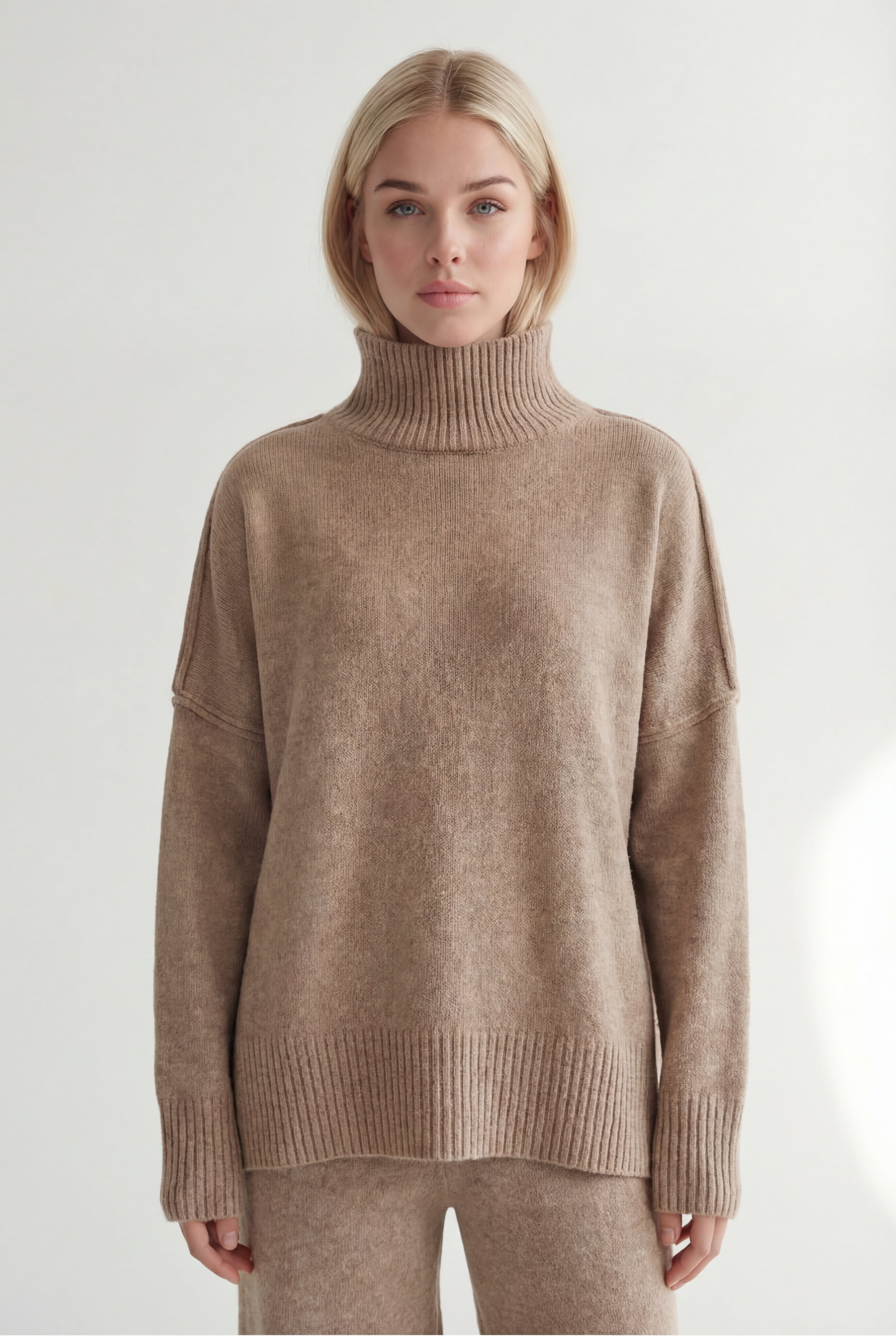 Megztas dviejų dalių komplektas su golfu