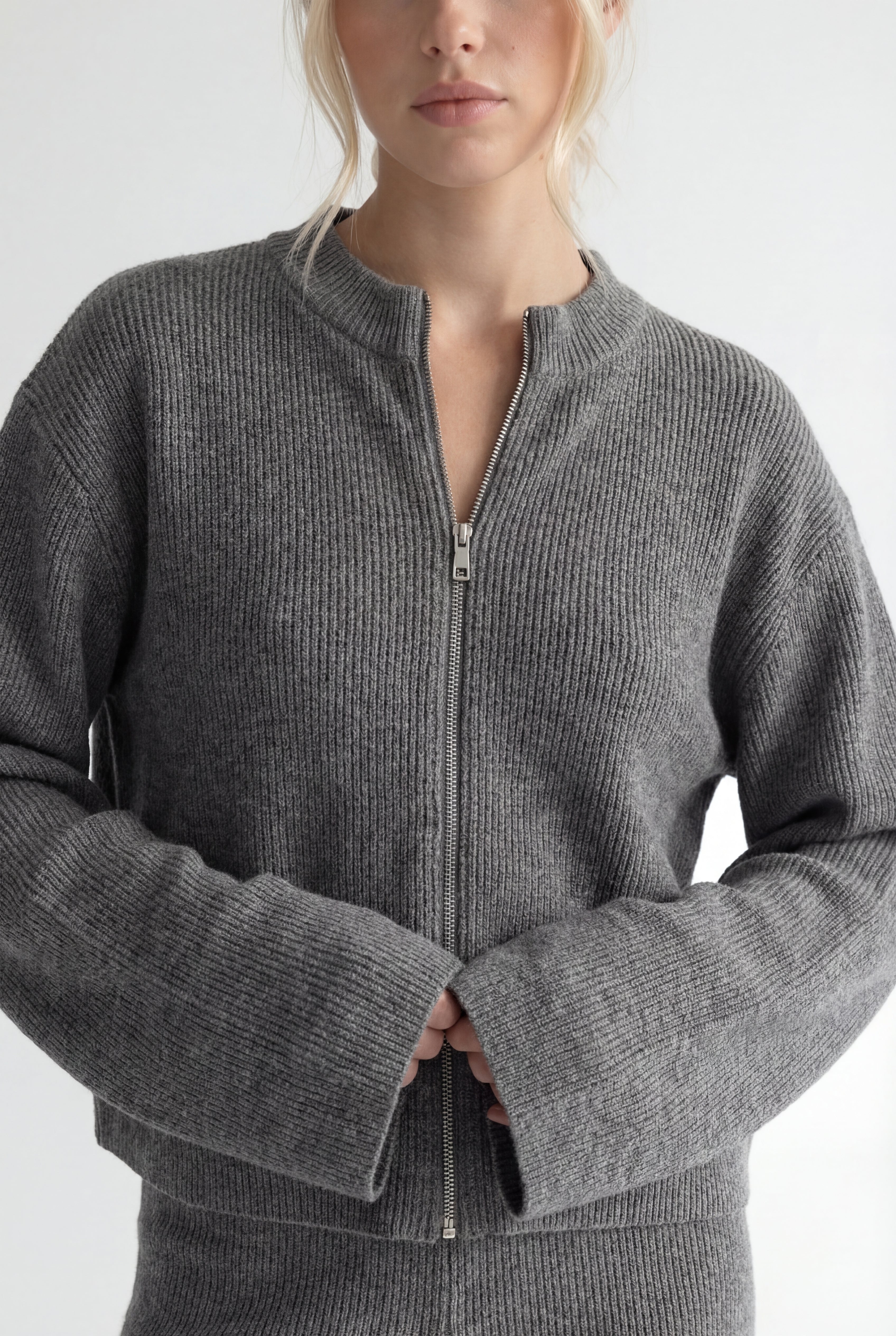 Megztas su užtrauktuku dviejų dalių komplektas