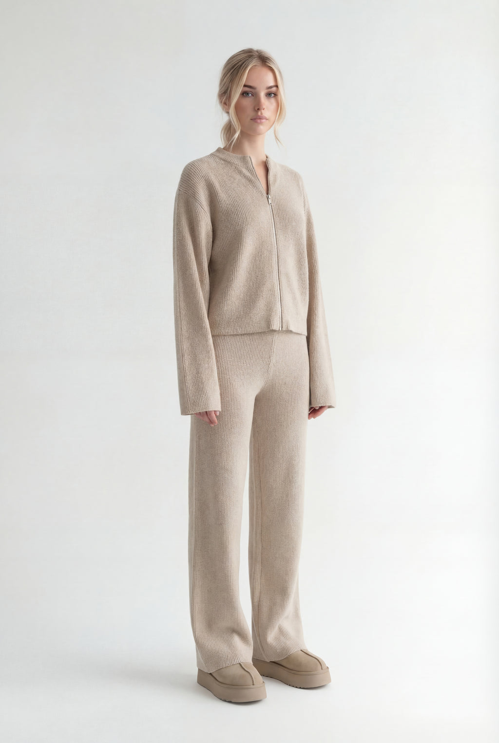 Megztas su užtrauktuku dviejų dalių komplektas