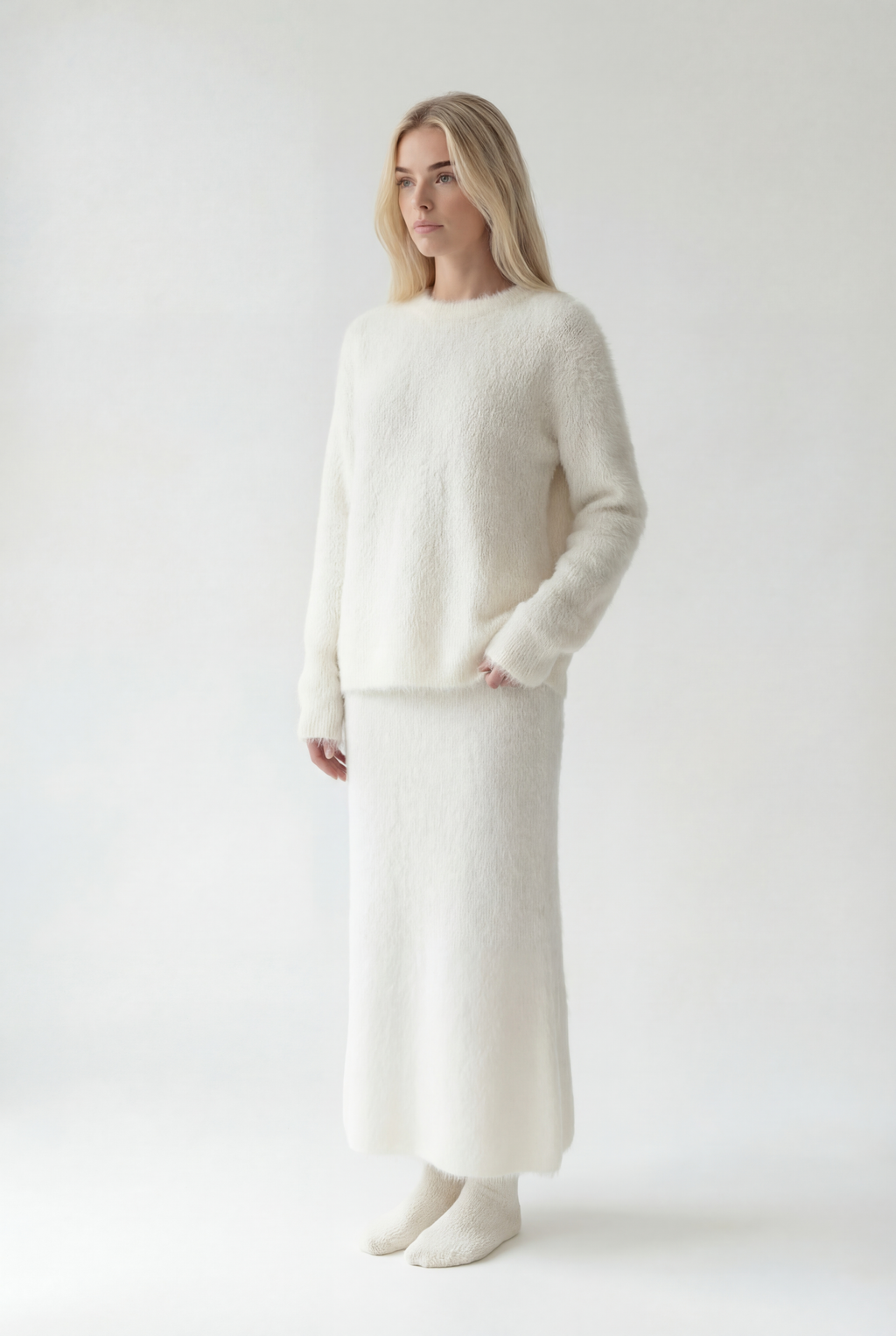 Ilgesnio silueto megztas komplektas