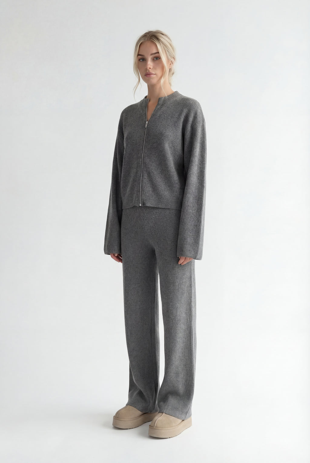 Megztas su užtrauktuku dviejų dalių komplektas