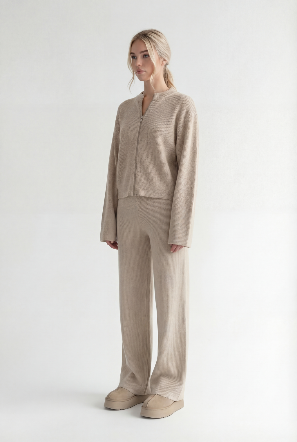 Megztas su užtrauktuku dviejų dalių komplektas